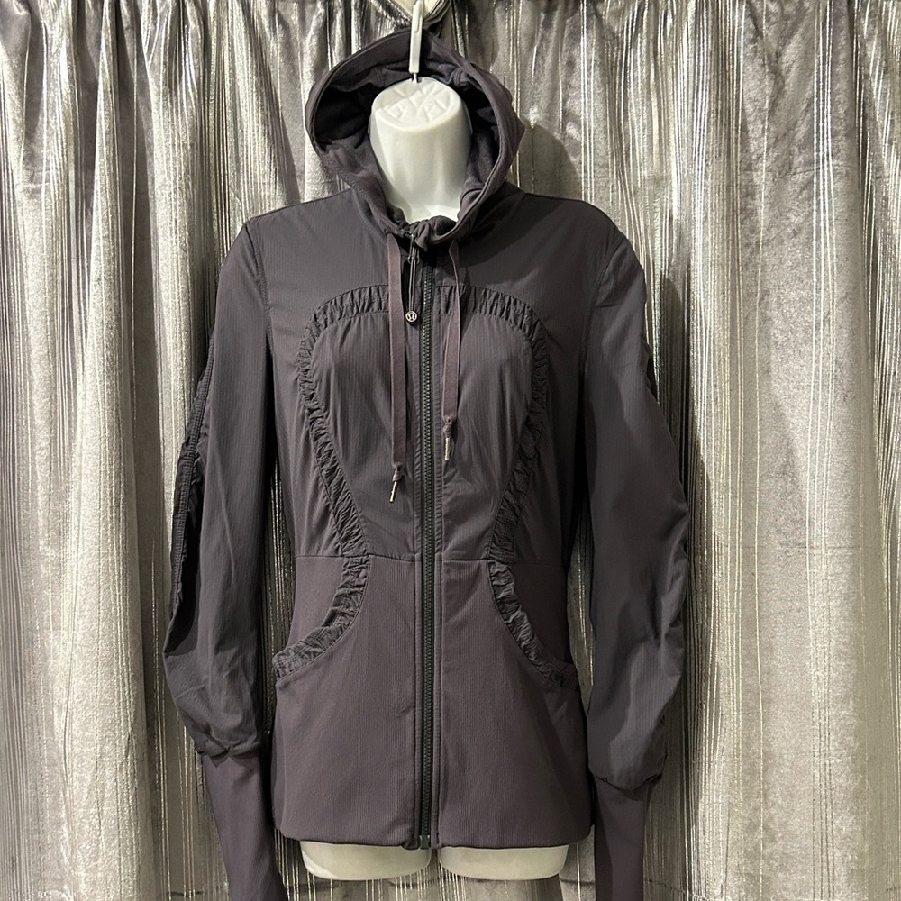 Lululemon Athletica Dance Studio Jacket IIl
Size 8. Coal